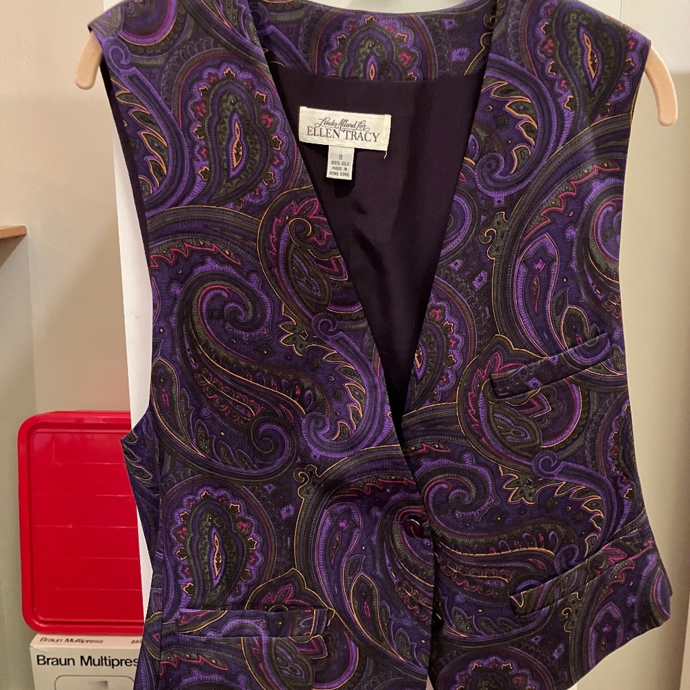 100% silk vest for women, size 8, Ellen Tracy